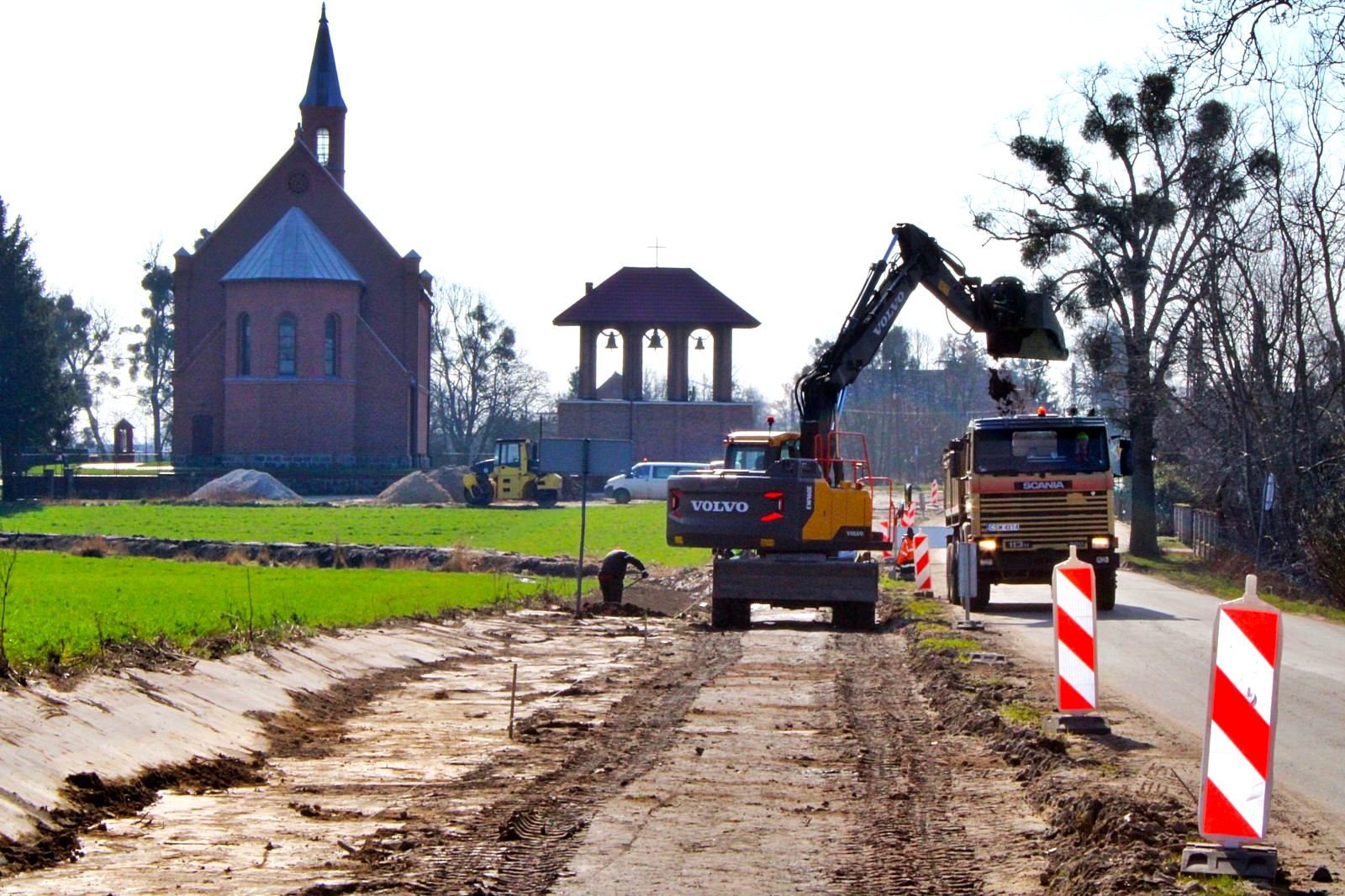 Ruszyła budowa ścieżki pieszo rowerowej w Polskich Łąkach Mają powstać